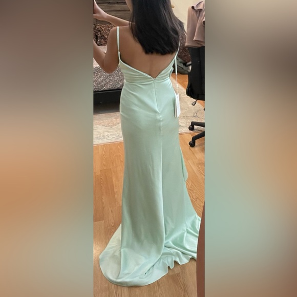 NWT Mac Duggal Satin Ruffled Asymmetrical Gown size 0 and 4 - Picture 3 of 3